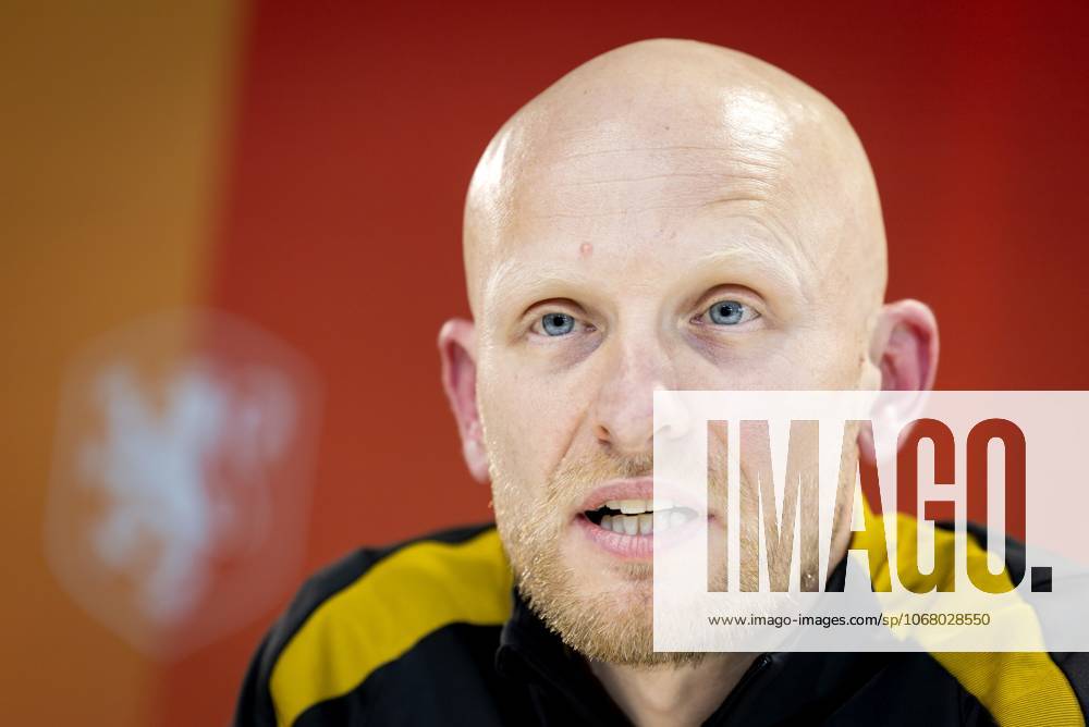 ZEIST - National coach Arjan Veurink during a press conference, PK, Pressekonferenz for the Dutch women s national team, Nationalteam The Dutch women are preparing for the friendly against Poland. ANP KOEN VAN WEEL ANPxSportx IVx 539789616 originalFilename: 539789616