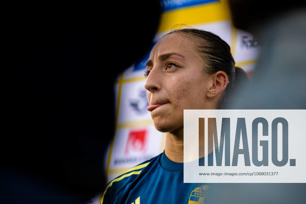 Rosa Kafaji of the Swedish women s national football team is interviewed by the media after a training session on October 20, 2025 in Benahavis Photo Ludvig Thunman BILDBYRAN code LT LT0731 fotboll football soccer fotball träning practice training sverige sweden dam bbeng