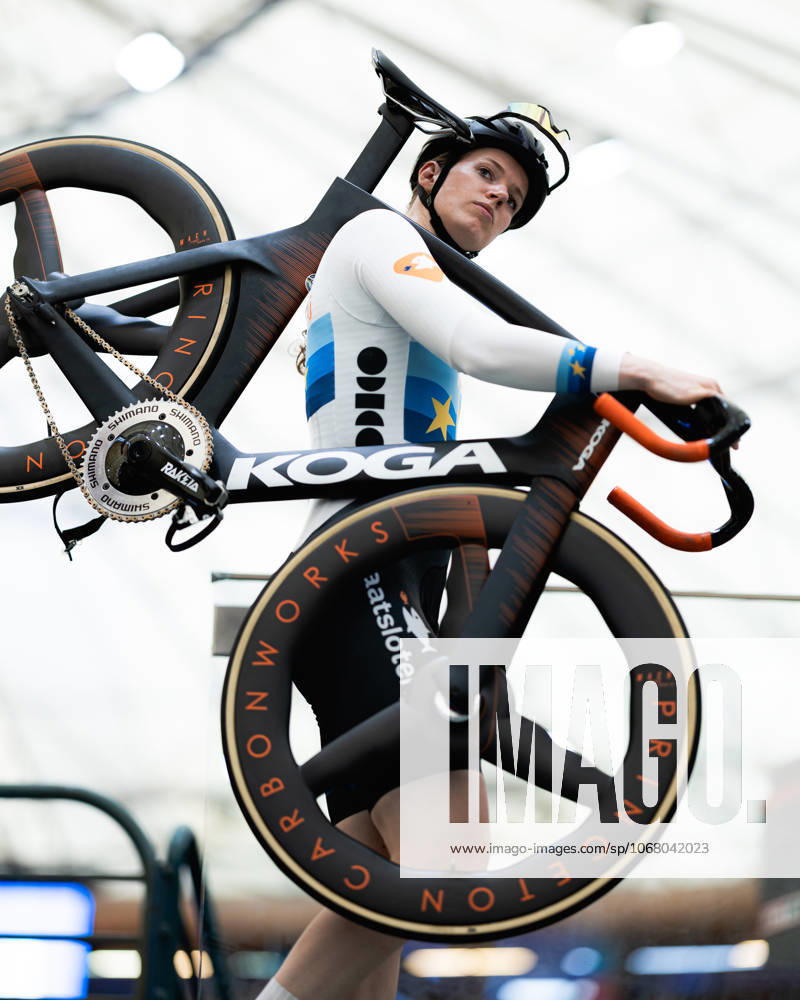 2025 Tissot UCI Track World Championships Picture by Alex Whitehead SWpix.com - 20 10 2025 - Cycling - 2025 Tissot UCI Track World Championships - Velodromo Penalolà n, Santiago, Chile - Training - Kimberly Kalee of the Netherlands. Santiago Velodromo Parque Penalolà n Chile