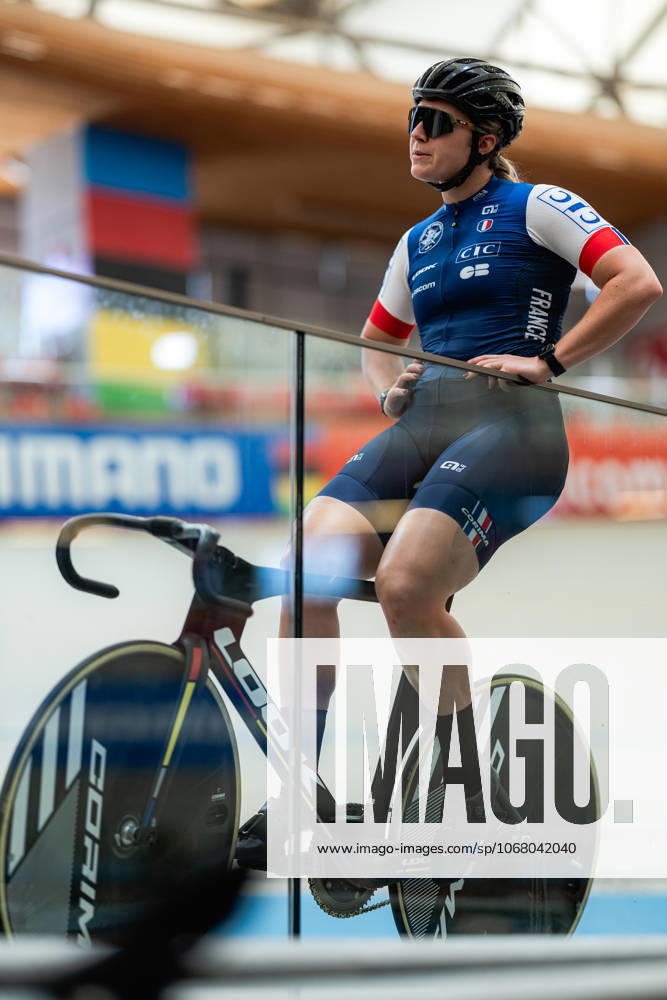 2025 Tissot UCI Track World Championships Picture by Alex Whitehead SWpix.com - 20 10 2025 - Cycling - 2025 Tissot UCI Track World Championships - Velodromo Penalolà n, Santiago, Chile - Training - Mathilde Gros of France. Santiago Velodromo Parque Penalolà n Chile