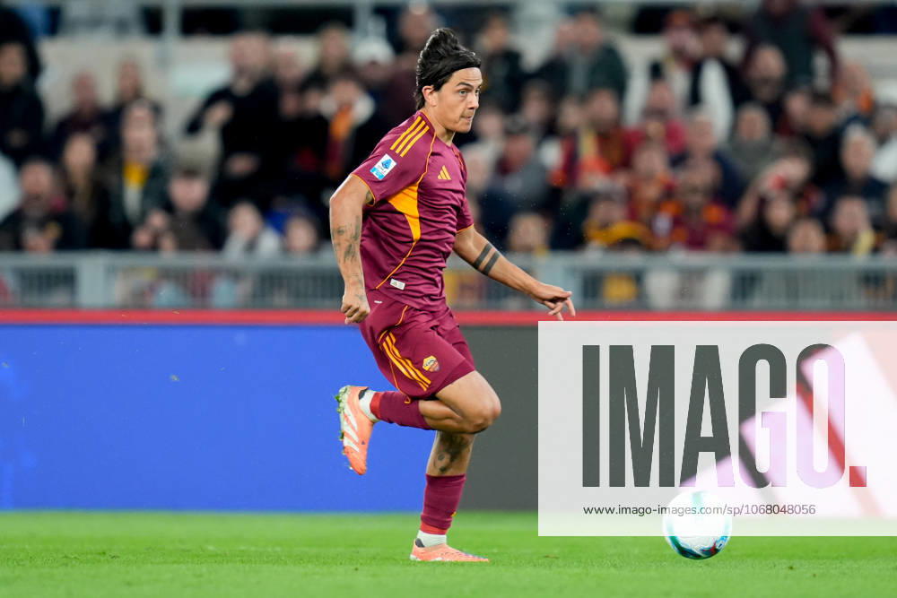 Paulo Dybala of AS Roma in action during the Serie A match between AS Roma and FC Internazionale at Stadio Olimpico Rome Italy on 18 October 2025. Rome Stadio Olimpico Rome Italy