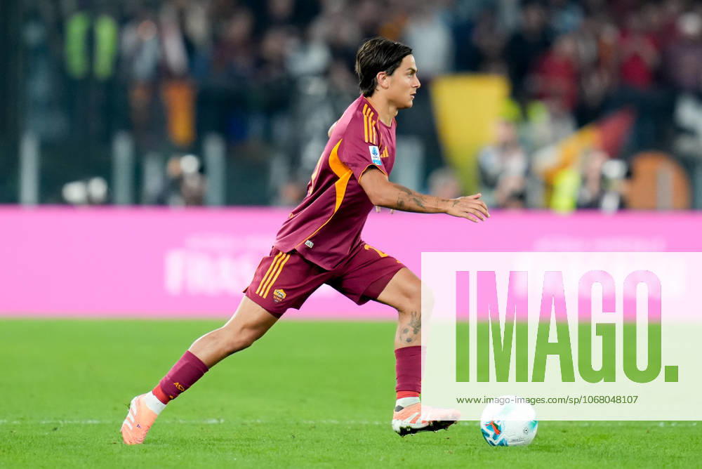 Paulo Dybala of AS Roma in action during the Serie A match between AS Roma and FC Internazionale at Stadio Olimpico Rome Italy on 18 October 2025. Rome Stadio Olimpico Rome Italy