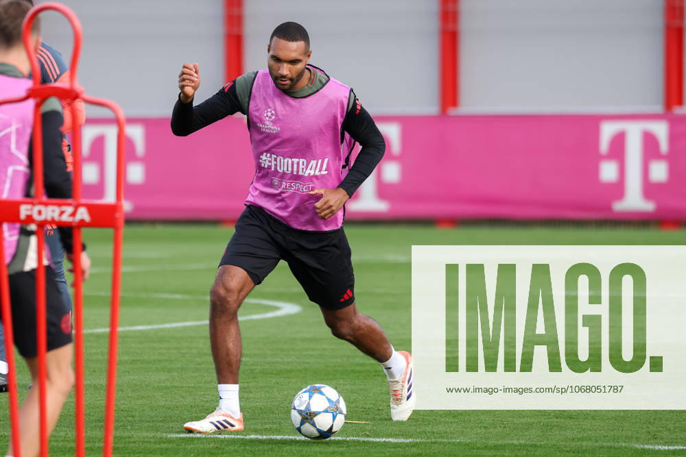 Jonathan Tah FC Bayern Muenchen, 04 with ball, GER, Final training, FC Bayern Muenchen, Football, UEFA Champions League, League phase, Matchday 3, 2025 2026 season, 21 10 2025, GER, Final training, FC Bayern Muenchen, Football, UEFA Champions League, League phase, Matchday 3, 2025 2026 season, 21 10 2025 Muenchen