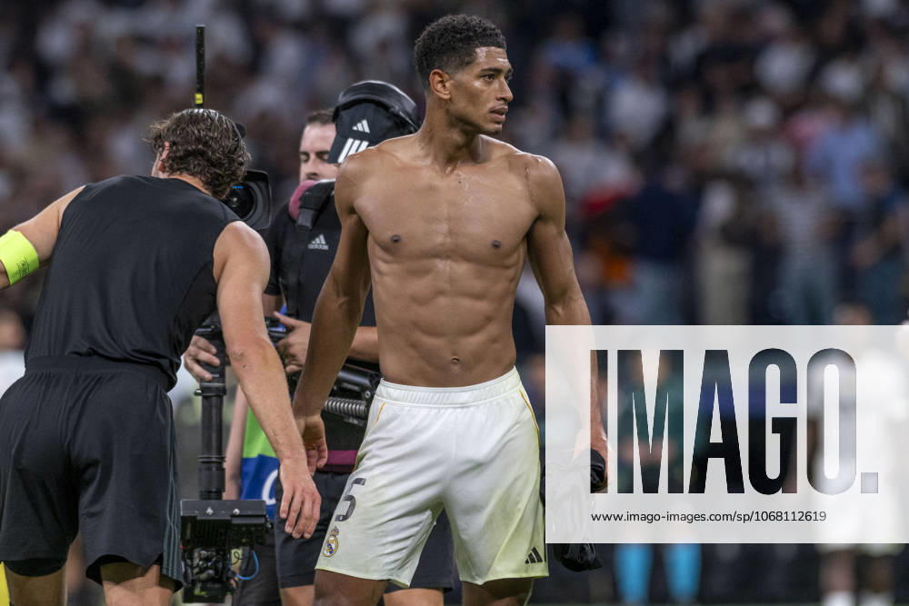 JUDE BELLINGHAM of Real Madrid CF showing his left shoulder scar during the match on the third day of the group stage of the 2025 26 UEFA Champions League between REAL MADRID C.F. vs JUVENTUS DE TURIN, played at the Santiago Bernabeu Stadium on October 22, 2025, in Madrid, Spain. Madrid Spain - ZUMAc312 20251023_zsp_c312_173
