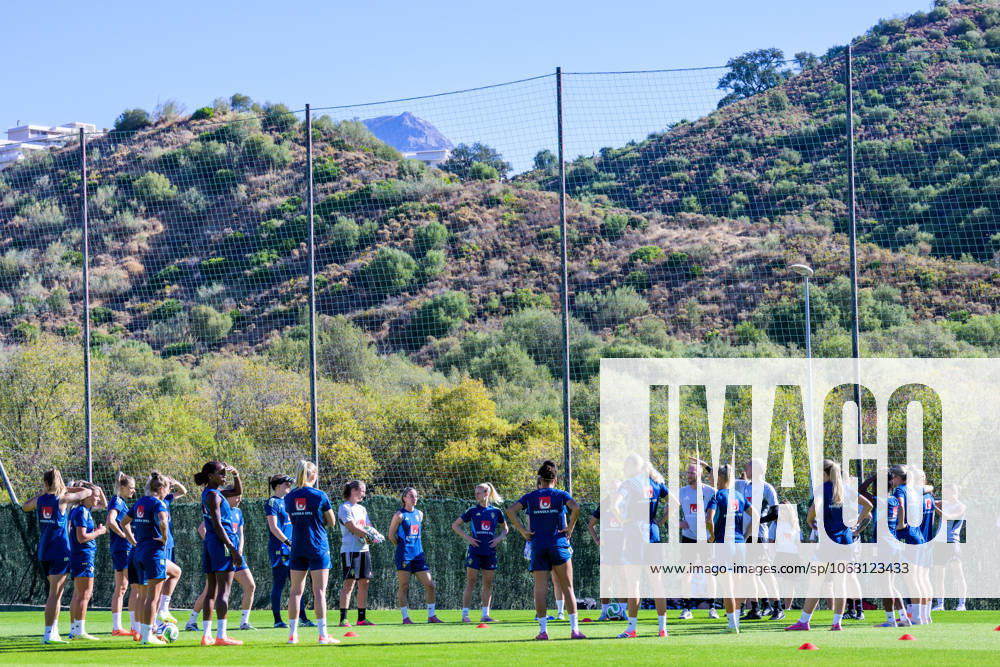 Players of the Swedish women s national football team at a training session on October 23, 2025 in Benahavis Photo Ludvig Thunman BILDBYRAN code LT LT0734 fotboll football soccer fotball träning practice training sverige sweden dam bbeng