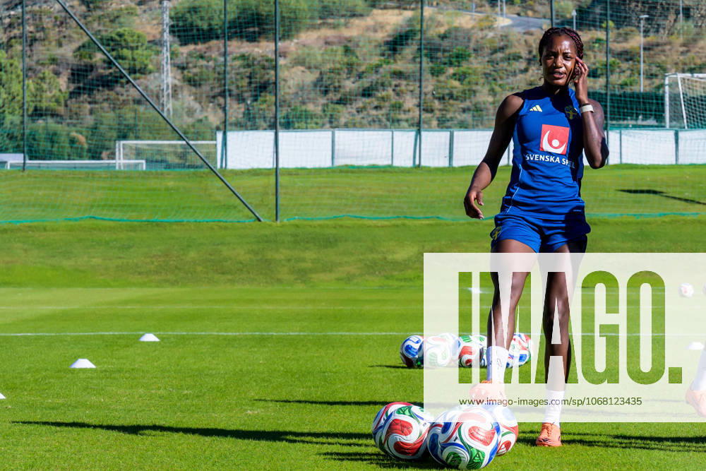 Evelyn Ijeh of the Swedish women s national football team at a training session on October 23, 2025 in Benahavis Photo Ludvig Thunman BILDBYRAN code LT LT0734 fotboll football soccer fotball träning practice training sverige sweden dam bbeng