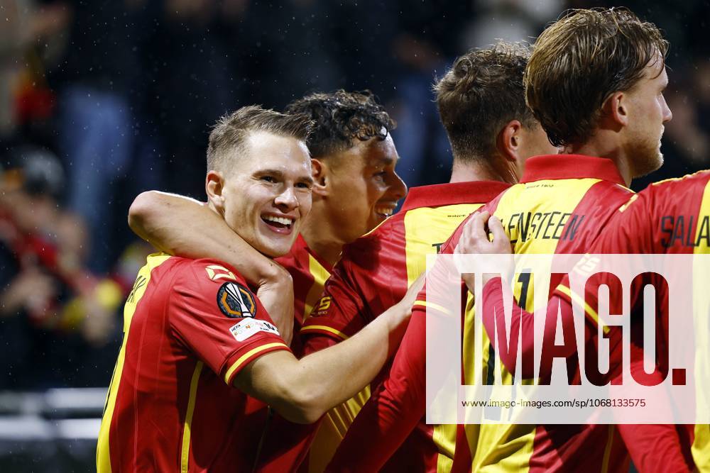 DEVENTER - Mathis Suray of Go Ahead Eagles celebrates the 1-1 draw during the UEFA Europa League match between Go Ahead Eagles and Aston Villa FC at De Adelaarshorst on October 23, 2025, in Deventer, Netherlands. ANP VINCENT JANNINK UEFA Europa League 2025-2026 ANPxSportx IVx 540075008 originalFilename: 540075008