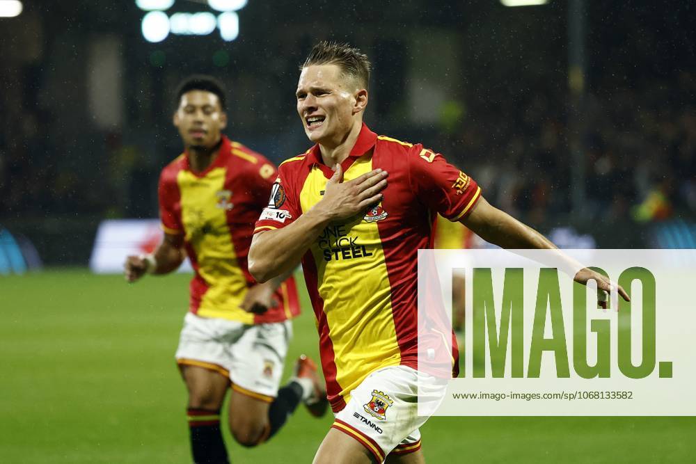 DEVENTER - Mathis Suray of Go Ahead Eagles celebrates the 1-1 draw during the UEFA Europa League match between Go Ahead Eagles and Aston Villa FC at De Adelaarshorst on October 23, 2025, in Deventer, Netherlands. ANP VINCENT JANNINK UEFA Europa League 2025-2026 ANPxSportx IVx 540075090 originalFilename: 540075090