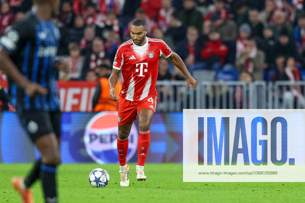 Jonathan Tah FC Bayern Muenchen, 04 with ball, GER, FC Bayern Muenchen vs Club Bruegge, Football, UEFA Champions League, League Phase, Matchday 3, Season 2025 2026, 22 10 2025, GER, FC Bayern Muenchen vs Club Bruegge, Football, UEFA Champions League, League Phase, Matchday 3, Season 2025 2026, 22 10 2025 Muenchen