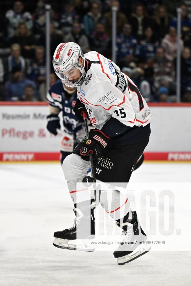Samuel Dove Mcfalls Nuernberg Ice Tigers Schwenninger Wild Wings vs Nuernberg Ice Tigers, DEL, Main Round, Matchday 13, Season 2025 2026, 24 10 2025 Schwenninger Wild Wings vs Nuernberg Ice Tigers, DEL, Main Round, Matchday 13, Season 2025 2026, 24 10 2025 Schwenningen