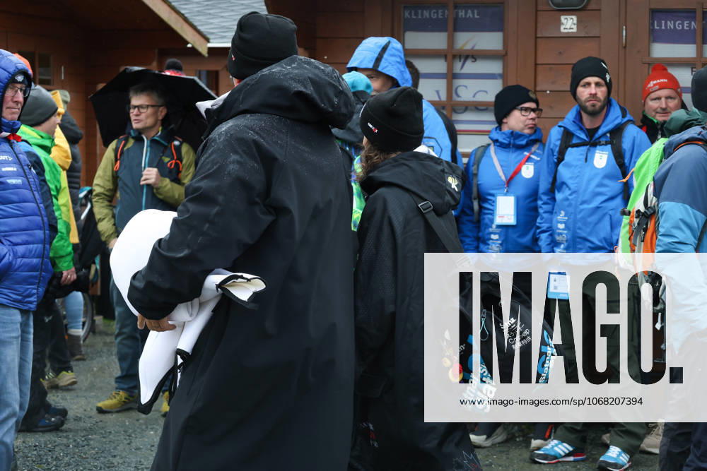 Ski Jumping, Ladies, FIS Summer Grand Prix, Final Individual Competition Abigail Strate CAN, right in black with bag leaves the Vogtland Arena Klingenthal Vogtland Arena Saxony Germany with a coach after the disqualification