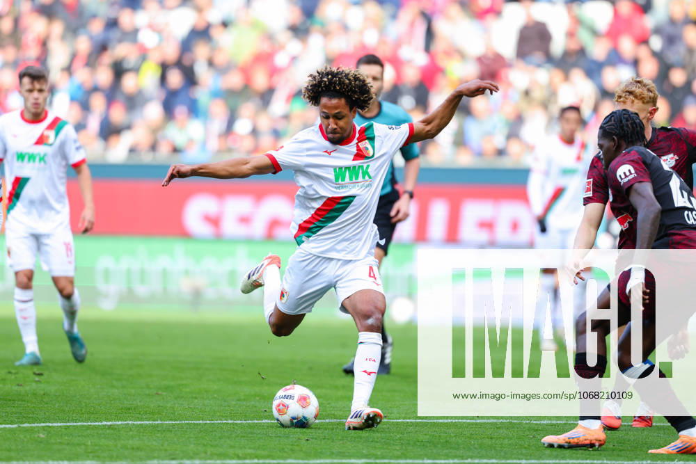 Han Noah Massengo 4, FC Augsburg at the match between FC Augsburg v RB Leipzig, Football, Men, Bundesliga, 2025 2026, Matchday 8 on 25 10 2025 in Augsburg, WWK Arena DFL and DFB regulations prohibit any use of photographs as image sequences and or quasi video Bayern Germany