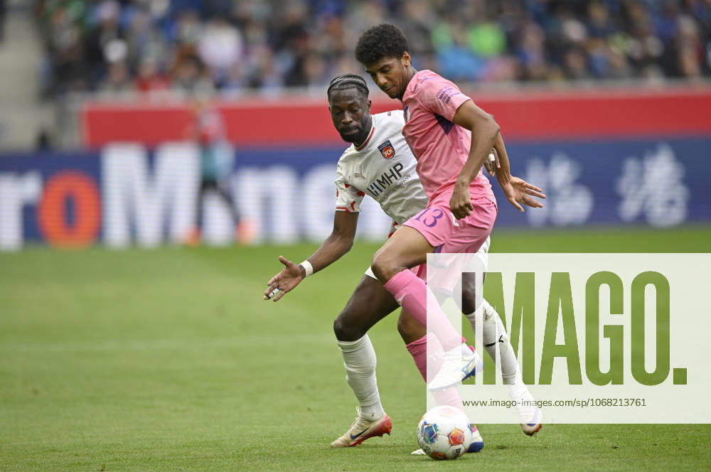 One-on-one, action Bernardo TSG 1899 Hoffenheim 13 vs Omar Haktab Traore 1 FC Heidenheim 1846 FCH 23 TSG 1899 Hoffenheim vs 1 FC Heidenheim 1846 FCH 25 10 2025 DFL REGULATIONS PROHIBIT ANY USE OF PHOTOGRAPHS AS IMAGE SEQUENCES AND OR QUASI VIDEO TSG 1899 Hoffenheim vs 1 FC Heidenheim 1846 FCH