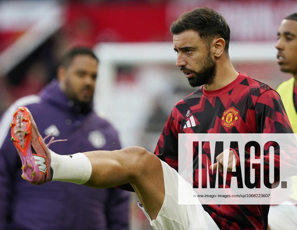 Manchester, England, 25th October 2025. Bruno Fernandes of Manchester United, ManU warms up on his 300th appearance before the Manchester United vs Brighton and Hove Albion Premier League match at Old Trafford, Manchester. Picture credit should read: Andrew Yates Sportimage . SPI_013_AY_Man_Utd_Brighton SPI-4237-0012