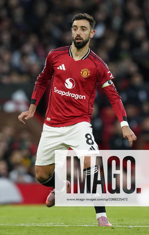Manchester, England, 25th October 2025. Bruno Fernandes of Manchester United, ManU during the Manchester United vs Brighton and Hove Albion Premier League match at Old Trafford, Manchester. Picture credit should read: Andrew Yates Sportimage . SPI_019_AY_Man_Utd_Brighton SPI-4237-0018