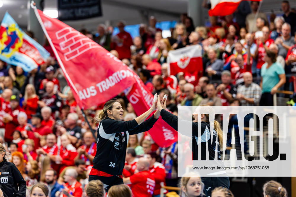 GER, Handball, Women, Season 2025 2026, Alsco 1 Bl, 6 Matchday, Thueringer HC VfL Oldenburg Anika Niederwieser Thueringer HC,14 , Christina Loevgren Hallberg Thueringer HC,1 99947 Bad Langensalza Salza Halle Sporthalle Mehrz Thüringen Germany