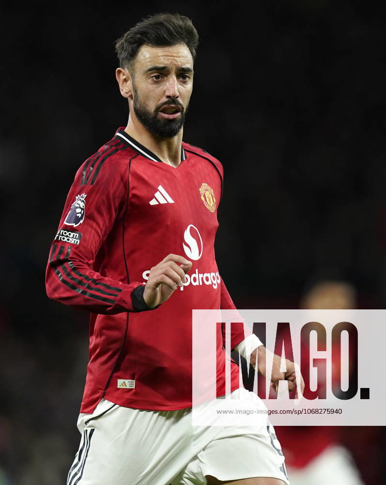 Manchester, England, 25th October 2025. Bruno Fernandes of Manchester United, ManU during the Manchester United vs Brighton and Hove Albion Premier League match at Old Trafford, Manchester. Picture credit should read: Andrew Yates Sportimage . SPI_117_AY_Man_Utd_Brighton SPI-4237-0121