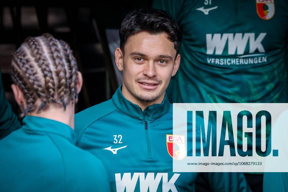 Fabian Rieder 32 FC Augsburg , FC Augsburg vs RB Leipzig, Football, Men, DFL, Bundesliga, Season 2025 2026, WWK Arena, Matchday 8, 25 10 2025 Augsburg Bayern Germany