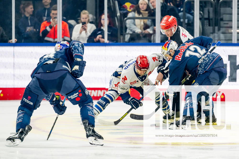 Linesperson Jonas Reinold executes a faceoff between Tylor Spink Schwenninger Wild Wings, 90 and Brady Ferguson EHC Red Bull Muenchen, 12 GER, EHC Red Bull Muenchen vs Schwenninger Wild Wings, Ice Hockey, DEL, Matchday 14, Season 2025 2026, 26 10 2025 GER, EHC Red Bull Muenchen vs Schwenninger Wild Wings, Ice Hockey, DEL, Matchday 14, Season 2025 2026, 26 10 2025 Muenchen