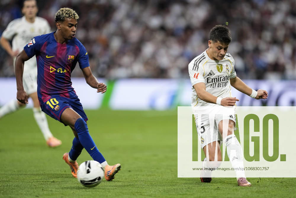 Arda Guler of Real Madrid CF and Lamine Yamal of FC Barcelona, Barca in action during the Spanish League, LaLiga EA Sports, football match played between Real Madrid C.F. and FC Barcelona at Santiago Bernabeu stadium on October 26, 2025, in Madrid, Spain. Madrid Spain - ZUMAa181 20251026_zaa_a181_142