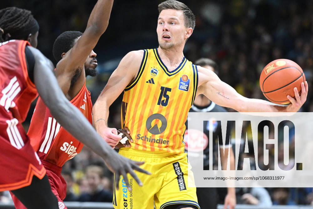 Martin Hermannsson ALBA Berlin, 15 GER, Alba Berlin vs FC Bayern Muenchen, Basketball, easyCredit Basketball League, Season 2025 2026, Matchday 5, 26 10 2025 GER, Alba Berlin vs FC Bayern Muenchen, Basketball, easyCredit Basketball League, Season 2025 2026, Matchday 5, 26 10 2025 Berlin