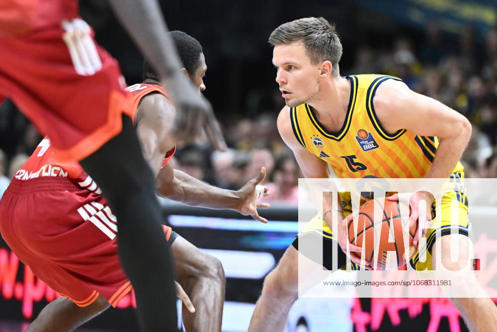 Martin Hermannsson ALBA Berlin, 15 GER, Alba Berlin vs FC Bayern Muenchen, Basketball, easyCredit Basketball League, Season 2025 2026, Matchday 5, 26 10 2025 GER, Alba Berlin vs FC Bayern Muenchen, Basketball, easyCredit Basketball League, Season 2025 2026, Matchday 5, 26 10 2025 Berlin