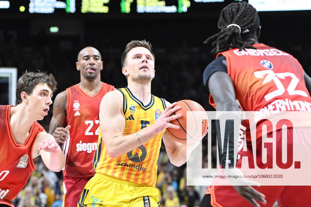 Martin Hermannsson ALBA Berlin, 15 GER, Alba Berlin vs FC Bayern Muenchen, Basketball, easyCredit Basketball League, Season 2025 2026, Matchday 5, 26 10 2025 GER, Alba Berlin vs FC Bayern Muenchen, Basketball, easyCredit Basketball League, Season 2025 2026, Matchday 5, 26 10 2025 Berlin