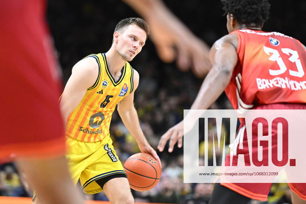 Martin Hermannsson ALBA Berlin, 15 GER, Alba Berlin vs FC Bayern Muenchen, Basketball, easyCredit Basketball League, Season 2025 2026, Matchday 5, 26 10 2025 GER, Alba Berlin vs FC Bayern Muenchen, Basketball, easyCredit Basketball League, Season 2025 2026, Matchday 5, 26 10 2025 Berlin