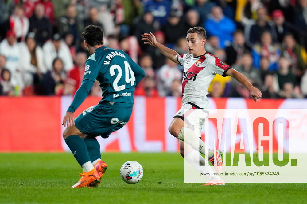 Jorge de Frutos of Rayo Vallecano in action during the Spanish League, LaLiga EA Sports, football match played between Rayo Vallecano and Deportivo Alaves at Estadio de Vallecas on October 26, 2025, in Madrid, Spain. Madrid Spain - ZUMAa181 20251026_zaa_a181_349