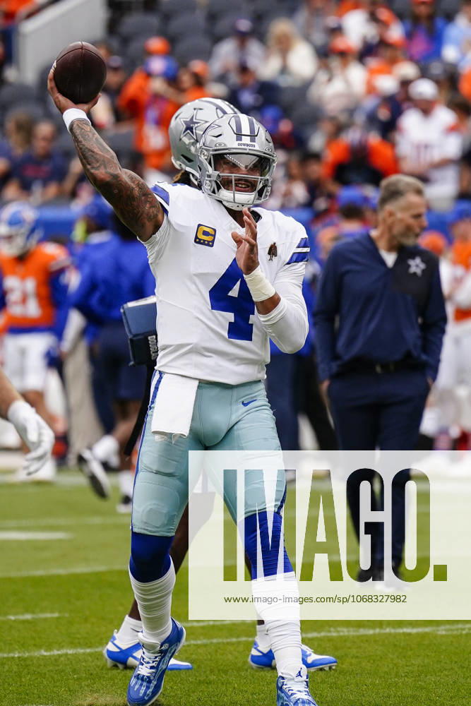 Dallas Cowboys quarterback Dak Prescott (4) throws a warmup toss before the football game between the Denver Broncos and Dallas Cowboys. CSM. - ZUMAc04_ 20251026_zma_c04_196