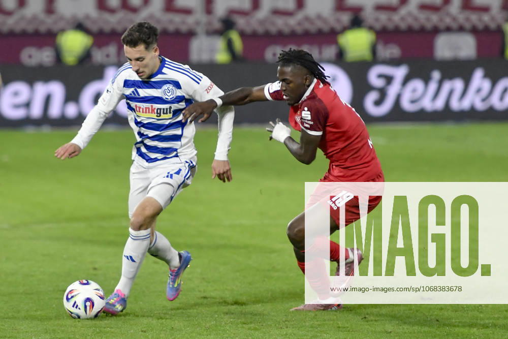 From left in duel Conor Noß Noss Duisburg 14 Franci Bouebari Essen 19 26 10 2025 Soccer MSV Duisburg vs Rot Weiss Essen, Schauinsland Reisen Arena, Duisburg, DFB DFL REGULATIONS PROHIBIT ANY USE OF PHOTOGRAPHS AS IMAGE SEQUENCES AND OR QUASI VIDEO