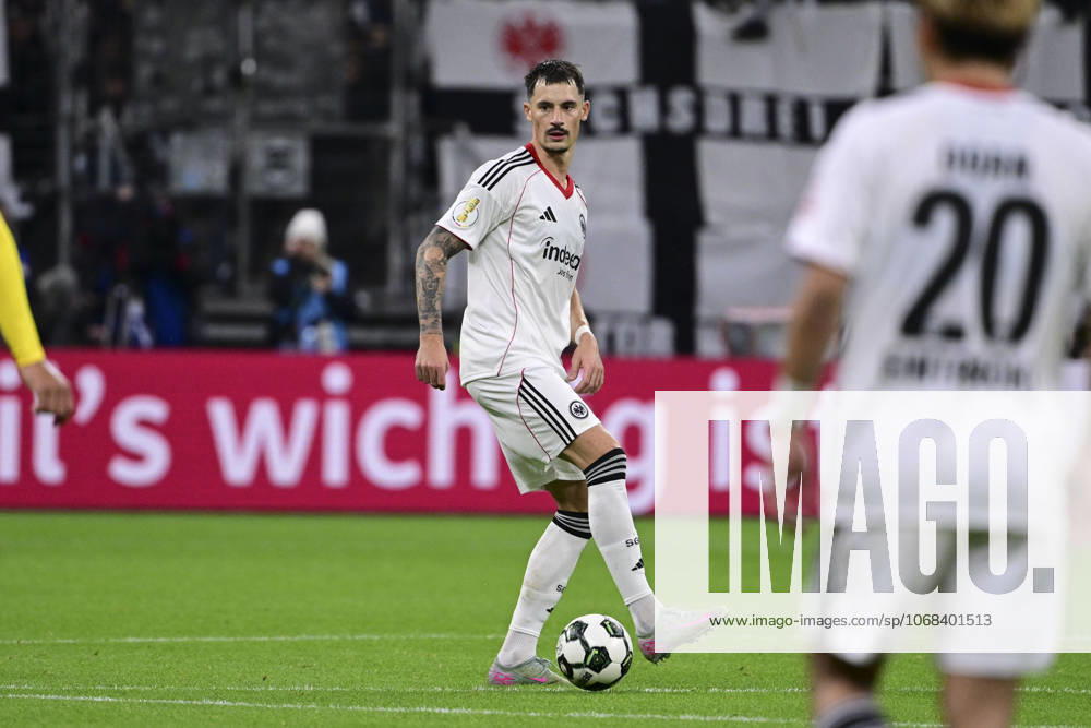 Robin Koch 4 Eintracht Frankfurt , Eintracht Frankfurt vs Borussia Dortmund, DFB Pokal, 2 Runde, 28 10 2025 DFB regulations prohibit any use of photographs as image sequences and or quasi video Frankfurt Hessen Germany