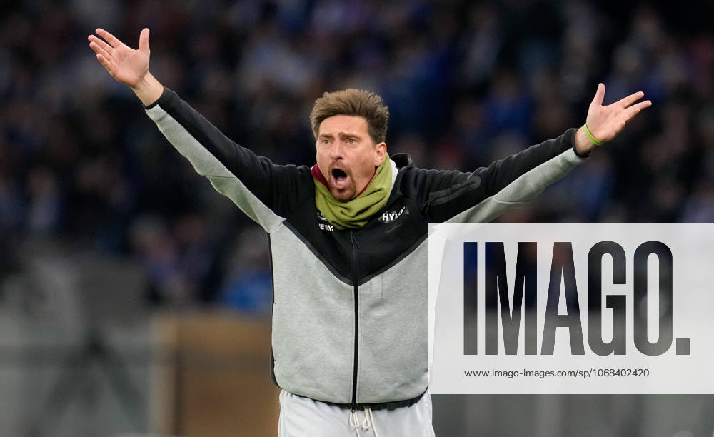 Vincent Wagner SV Elversberg, Head coach reacts to a match scene GER, Hertha BSC vs SV Elversberg, Football, DFB Pokal, 2nd round, 2025 2026 season, 28 10 2025 DFL REGULATIONS PROHIBIT ANY USE OF PHOTOGRAPHS AS IMAGE SEQUENCES AND OR QUASI VIDEO GER, Hertha BSC vs SV Elversberg, Football, DFB Pokal, 2nd round, 2025 2026 season, 28 10 2025 Berlin