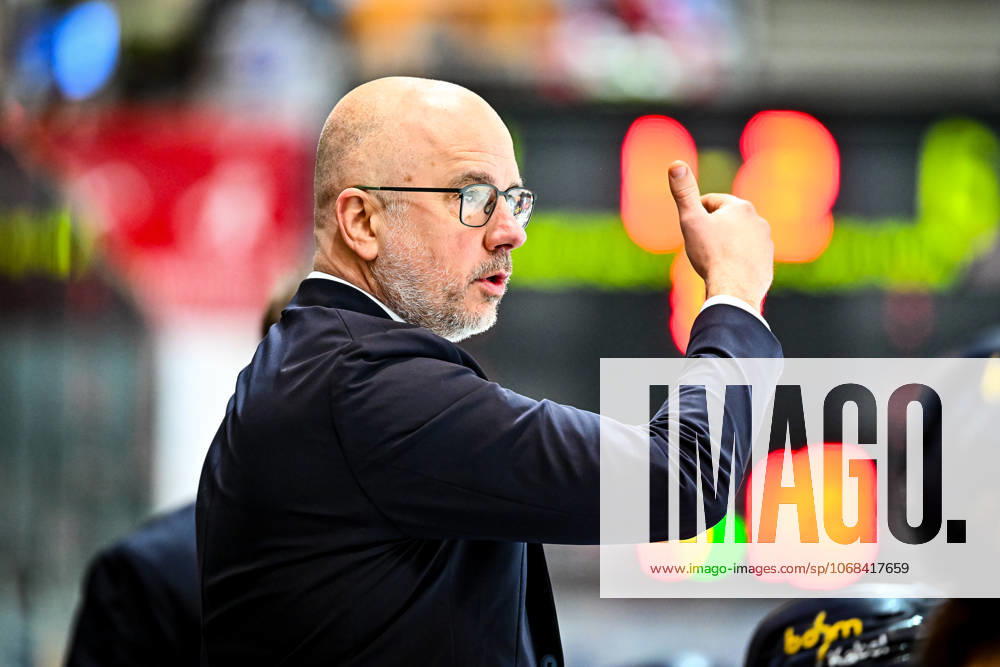 Stefan Nyman Head Coach, Head Coach, Iserlohn Roosters , GER, Iserlohn Roosters vs Koeler Haie, Ice Hockey, Penny DEL, Matchday 15, Season 2025 2026, 28 10 2025, GER, Iserlohn Roosters vs Koeler Haie, Ice Hockey, Penny DEL, Matchday 15, Season 2025 2026, 28 10 2025 Iserlohn