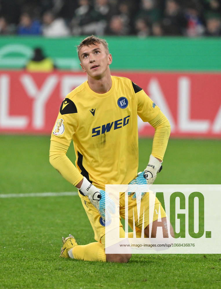 Goalkeeper Hans Christian Bernat Karlsruher SC 28 10 2025, Soccer DFB Pokal, Season 2025 2026, 2 Round, Borussia Mönchengladbach Karlsruher SC 3 1 DFB regulations prohibit any use of photographs as image sequences and or quasi video Moenchengladbach Borussia Park Nordrhein Westfalen Germany Team2