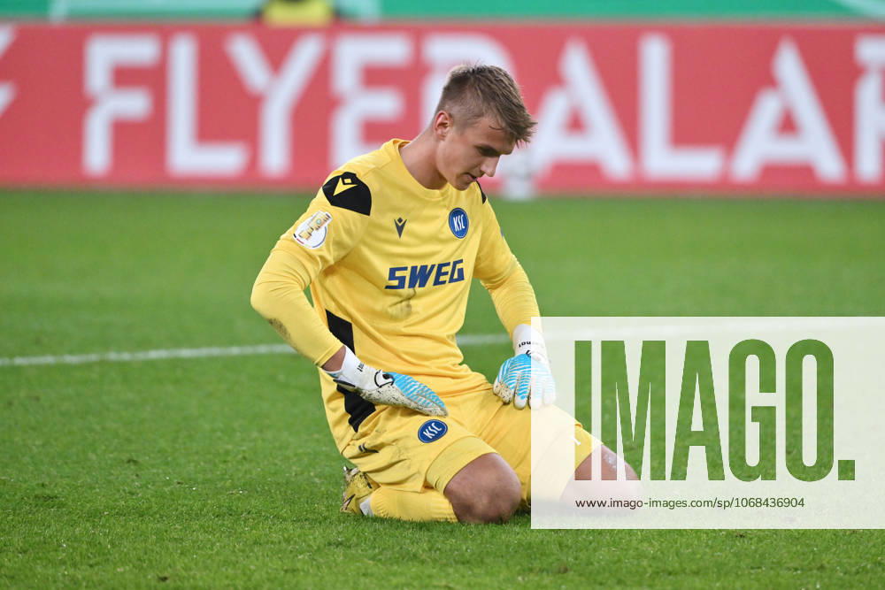 Goalkeeper Hans Christian Bernat Karlsruher SC 28 10 2025, Soccer DFB Pokal, Season 2025 2026, 2 Round, Borussia Mönchengladbach Karlsruher SC 3 1 DFB regulations prohibit any use of photographs as image sequences and or quasi video Moenchengladbach Borussia Park Nordrhein Westfalen Germany Team2