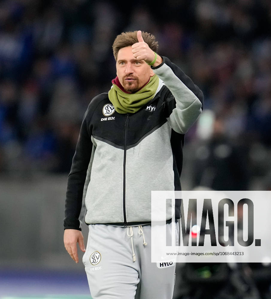 Vincent Wagner SV Elversberg, Head Coach gestures GER, Hertha BSC vs SV Elversberg, Football, DFB Pokal, 2nd Round, Season 2025 2026, 28 10 2025 DFL REGULATIONS PROHIBIT ANY USE OF PHOTOGRAPHS AS IMAGE SEQUENCES AND OR QUASI VIDEO GER, Hertha BSC vs SV Elversberg, Football, DFB Pokal, 2nd Round, Season 2025 2026, 28 10 2025 Berlin