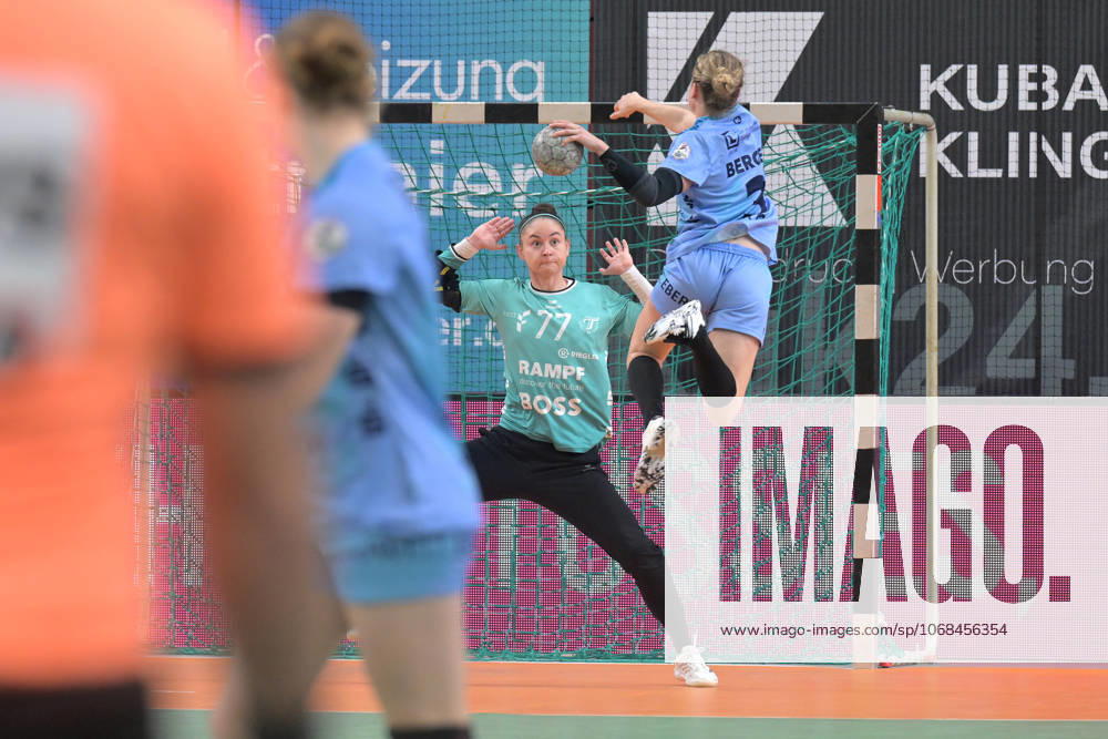 Sara Suba TusSies Metzingen, 77 in goal against Amelie Berger HSG Bensheim Auerbach, 03 TusSies Metzingen vs HSG Bensheim Auerbach, handball, Alsco HBF, 5 league matchday, 2025 2026 season, 29 10 2025 TusSies Metzingen vs HSG Bensheim Auerbach, handball, Alsco HBF, 5 league matchday, 2025 2026 season, 29 10 2025 Tuebingen