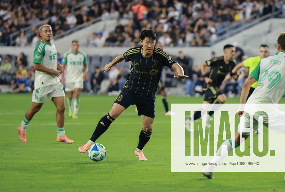 SON HEUNG-MIN of LAFC navigates the defense of Austin FC. LAFC hosted Austin FC in Round 1 of the 2025 MLS, Fussball Herren, USA Cup Playoffs at BMO Stadium in Los Angeles. LAFC secured a 2-1 win at home. Los Angeles USA - ZUMAl167 20251029_znp_l167_005