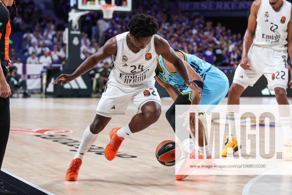 Andres Feliz of Real Madrid and Talen Horton Tucker of Fenerbahce in action during the Turkish Airlines EuroLeague Regular Season Round 8 match between Real Madrid and Fenerbahce Beko Istanbul at Movistar Arena on October 30, 2025 in Madrid, Spain. Madrid SPAIN - ZUMAa181 20251021_zaa_a181_448