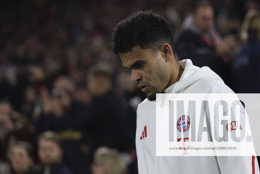 Luis Diaz (FC Bayern München) schaut waehrend des DFB-Pokal Spiels 1.FC Köln v FC Bayern München, RheinEnergieStadion am 29. October 2025 in Köln, Deutschland. (Foto von Oliver Kaelke DeFodi Images) +++ Luis Diaz (FC Bayern München) looks on during the DFB-Pokal match between 1.FC Köln v FC Bayern München at RheinEnergieStadion on October 29, 2025 in Cologne, Germany. (Photo by Oliver Kaelke DeFodi Images) (Photo by Oliver Kaelke DeFodi Images) Luis Diaz FC Bayern München looks on during the DFB Pokal match 1 FC Köln v FC Bayern München, RheinEnergieStadion on October 29, 2025 in Cologne, Germany Photo by Oliver Kaelke DeFodi Images Luis Diaz FC Bayern München looks on during the DFB Pokal match between 1 FC Köln v FC Bayern München at RheinEnergieStadion on October 29, 2025 in Cologne, Germany Photo by Oliver Kaelke DeFodi Images Photo by Oliver Kaelke DeFodi Images