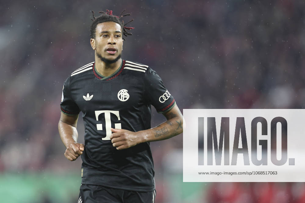 Michael Olise (FC Bayern München) schaut waehrend des DFB-Pokal Spiels 1.FC Köln v FC Bayern München, RheinEnergieStadion am 29. October 2025 in Köln, Deutschland. (Foto von Oliver Kaelke DeFodi Images) +++ Michael Olise (FC Bayern München) looks on during the DFB-Pokal match between 1.FC Köln v FC Bayern München at RheinEnergieStadion on October 29, 2025 in Cologne, Germany. (Photo by Oliver Kaelke DeFodi Images) (Photo by Oliver Kaelke DeFodi Images) Michael Olise FC Bayern München looks on during the DFB Pokal match 1 FC Köln v FC Bayern München, RheinEnergieStadion on October 29, 2025 in Cologne, Germany Photo by Oliver Kaelke DeFodi Images Michael Olise FC Bayern München looks on during the DFB Pokal match between 1 FC Köln v FC Bayern München at RheinEnergieStadion on October 29, 2025 in Cologne, Germany Photo by Oliver Kaelke DeFodi Images Photo by Oliver Kaelke DeFodi Images