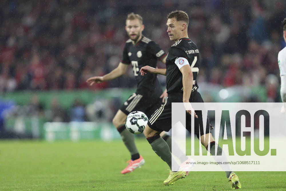 Joshua Kimmich (FC Bayern München) in Aktion, am Ball, Einzelaktion waehrend des DFB-Pokal Spiels 1.FC Köln v FC Bayern München, RheinEnergieStadion am 29. October 2025 in Köln, Deutschland. (Foto von Oliver Kaelke DeFodi Images) +++ Joshua Kimmich (FC Bayern München) controls the ball during the DFB-Pokal match between 1.FC Köln v FC Bayern München at RheinEnergieStadion on October 29, 2025 in Cologne, Germany. (Photo by Oliver Kaelke DeFodi Images) (Photo by Oliver Kaelke DeFodi Images) Joshua Kimmich FC Bayern Munich in action, on the ball, single action during the DFB Pokal match 1 FC Köln v FC Bayern München, RheinEnergieStadion on October 29, 2025 in Cologne, Germany Photo by Oliver Kaelke DeFodi Images Joshua Kimmich FC Bayern München controls the ball during the DFB Pokal match between 1 FC Köln v FC Bayern München at RheinEnergieStadion on October 29, 2025 in Cologne, Germany Photo by Oliver Kaelke DeFodi Images Photo by Oliver Kaelke DeFodi Images