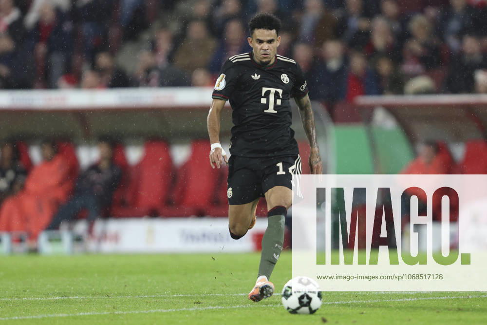 Luis Diaz (FC Bayern München) in Aktion, am Ball, Einzelaktion waehrend des DFB-Pokal Spiels 1.FC Köln v FC Bayern München, RheinEnergieStadion am 29. October 2025 in Köln, Deutschland. (Foto von Oliver Kaelke DeFodi Images) +++ Luis Diaz (FC Bayern München) controls the ball during the DFB-Pokal match between 1.FC Köln v FC Bayern München at RheinEnergieStadion on October 29, 2025 in Cologne, Germany. (Photo by Oliver Kaelke DeFodi Images) (Photo by Oliver Kaelke DeFodi Images) Luis Diaz FC Bayern Munich in action, on the ball, single action during the DFB Pokal match 1 FC Köln v FC Bayern München, RheinEnergieStadion on October 29, 2025 in Cologne, Germany Photo by Oliver Kaelke DeFodi Images Luis Diaz FC Bayern München controls the ball during the DFB Pokal match between 1 FC Köln v FC Bayern München at RheinEnergieStadion on October 29, 2025 in Cologne, Germany Photo by Oliver Kaelke DeFodi Images Photo by Oliver Kaelke DeFodi Images
