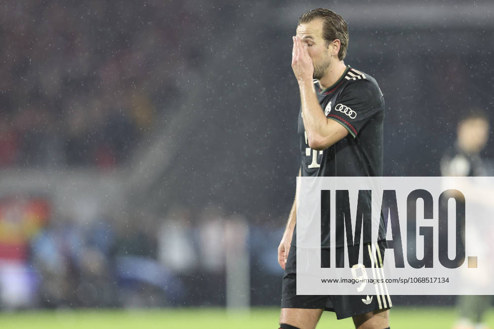 Harry Kane (FC Bayern München) gestikuliert, Gestik waehrend des DFB-Pokal Spiels 1.FC Köln v FC Bayern München, RheinEnergieStadion am 29. October 2025 in Köln, Deutschland. (Foto von Oliver Kaelke DeFodi Images) +++ Harry Kane (FC Bayern München) gestures during the DFB-Pokal match between 1.FC Köln v FC Bayern München at RheinEnergieStadion on October 29, 2025 in Cologne, Germany. (Photo by Oliver Kaelke DeFodi Images) (Photo by Oliver Kaelke DeFodi Images) Harry Kane FC Bayern Munich gestures, gestures during the DFB Pokal match 1 FC Köln v FC Bayern München, RheinEnergieStadion on October 29, 2025 in Cologne, Germany Photo by Oliver Kaelke DeFodi Images Harry Kane FC Bayern Munich gestures during the DFB Pokal match between 1 FC Köln v FC Bayern München at RheinEnergieStadion on October 29, 2025 in Cologne, Germany Photo by Oliver Kaelke DeFodi Images Photo by Oliver Kaelke DeFodi Images
