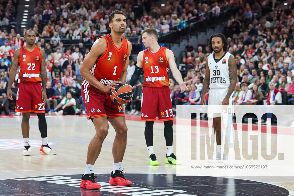 Oscar da Silva FC Bayern Basketball, 01 free throw, with Matthew Morgan Virtus Bologna, 30 and Andreas Obst FC Bayern Basketball, 13 , with Isiaha Mike FC Bayern Basketball, 22 , GER, FC Bayern Basketball vs Virtus Bologna, Basketball, Euroleague, Matchday 8, Season 2025 2026, 30 10 2025, GER, FC Bayern Basketball vs Virtus Bologna, Basketball, Euroleague, Matchday 8, Season 2025 2026, 30 10 2025 Munich