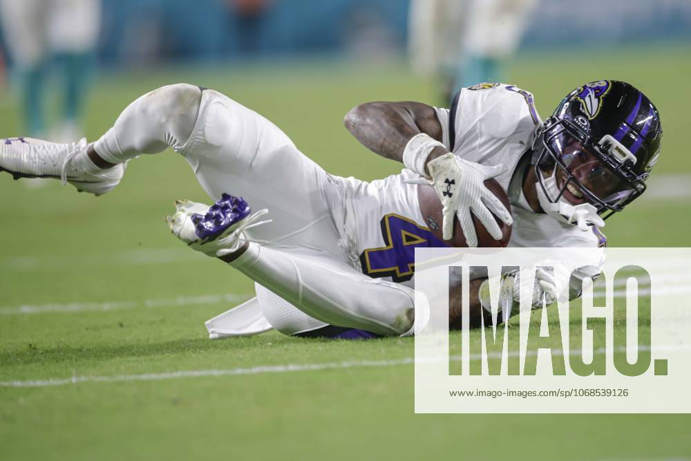 Baltimore Ravens wide receiver Zay Flowers (4) makes a reception and runs with the ball in the fourth quarter during an NFL, American Football Herren, USA game against the Miami Dolphins on Thursday, October 30, 2025 at the Hard Rock Stadium. The Ravens beat the Dolphins 28-6. Miami Gardens United States - ZUMAh180 20251030_zsp_h180_071
