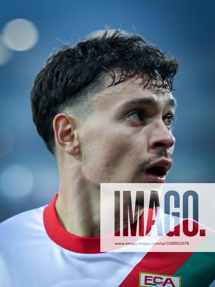 Fabian Rieder 32 FC Augsburg , FC Augsburg vs Borussia Dortmund, Football, Men, DFL, Bundesliga, Season 2025 2026, WWK Arena, Matchday 9, 31 10 2025 Augsburg Bayern Germany