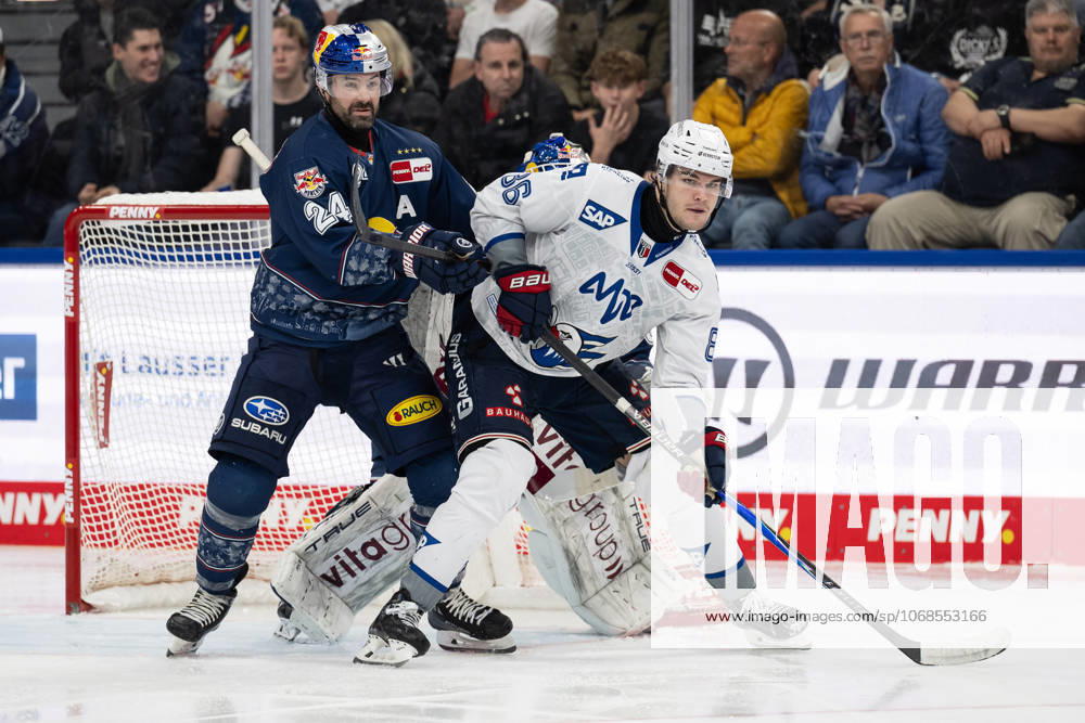 Ryan Murphy EHC Red Bull Muenchen, 24 defends against Maximilian Heim Adler Mannheim, 86 GER, EHC Red Bull Muenchen vs Adler Mannheim, Ice Hockey, DEL, Matchday 16, Season 2025 2026, 31 10 2025 GER, EHC Red Bull Muenchen vs Adler Mannheim, Ice Hockey, DEL, Matchday 16, Season 2025 2026, 31 10 2025 Muenchen