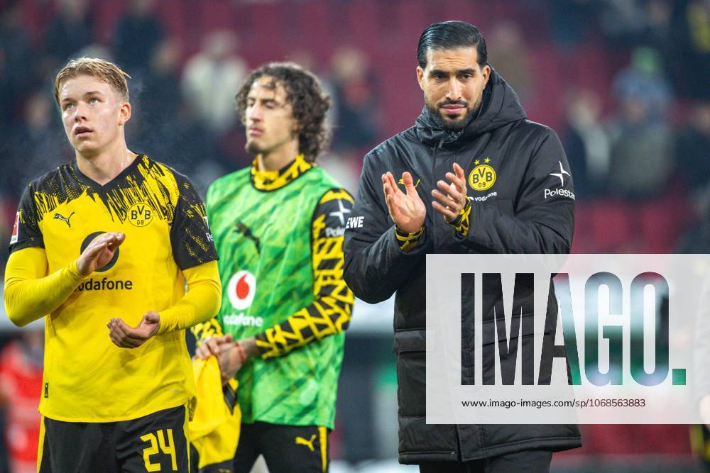 Daniel Svensson Borussia Dortmund and Emre Can Borussia Dortmund v l thank the fans, FC Augsburg vs Borussia Dortmund, Football, 1 Bundesliga, 9 Matchday, 31 10 2025 DFB regulations prohibit any use of photographs as image sequences and or quasi video